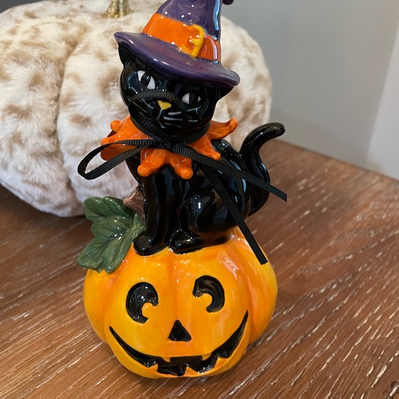 BLUE SKY CLAYWORKS HALLOWEEN 2023 BLACK CAT PERCHED ON PUMPKIN - Picture 5 of 7